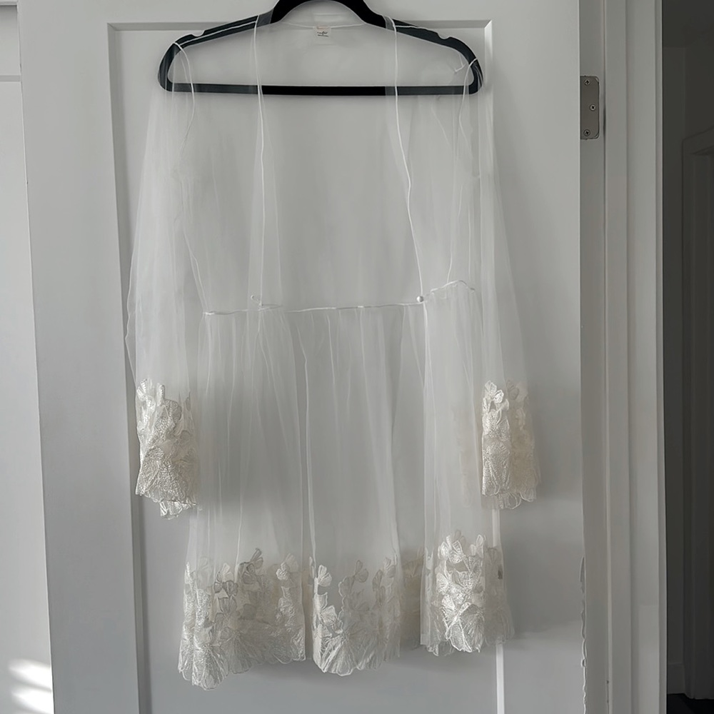 Entos White Bridal Robe Size Small